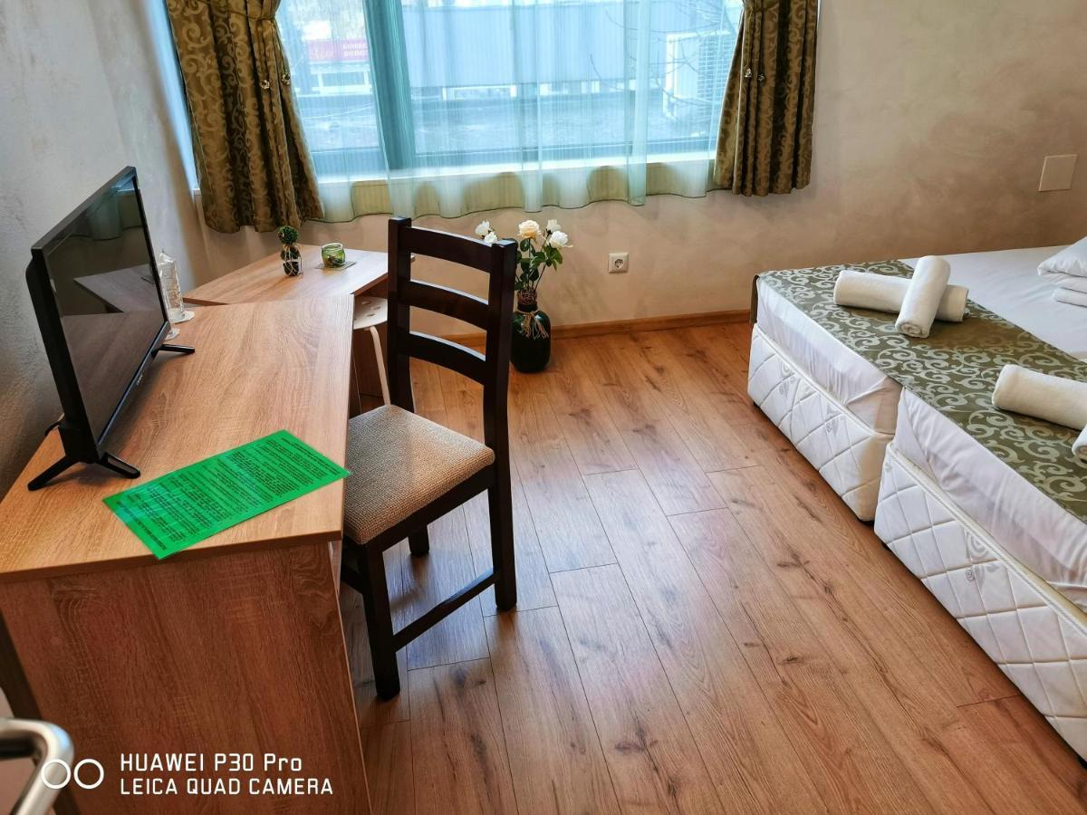 Hotel Swiss Шумен Экстерьер фото