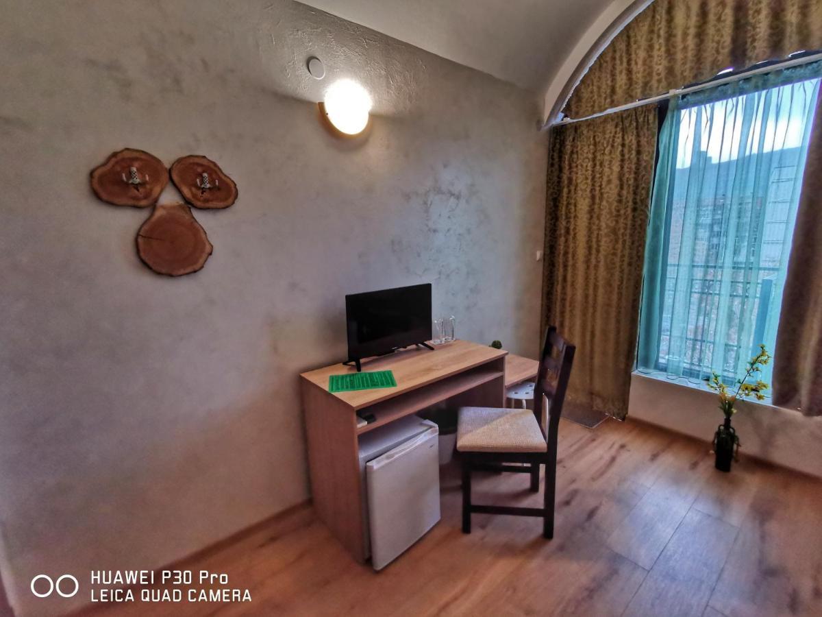Hotel Swiss Шумен Экстерьер фото