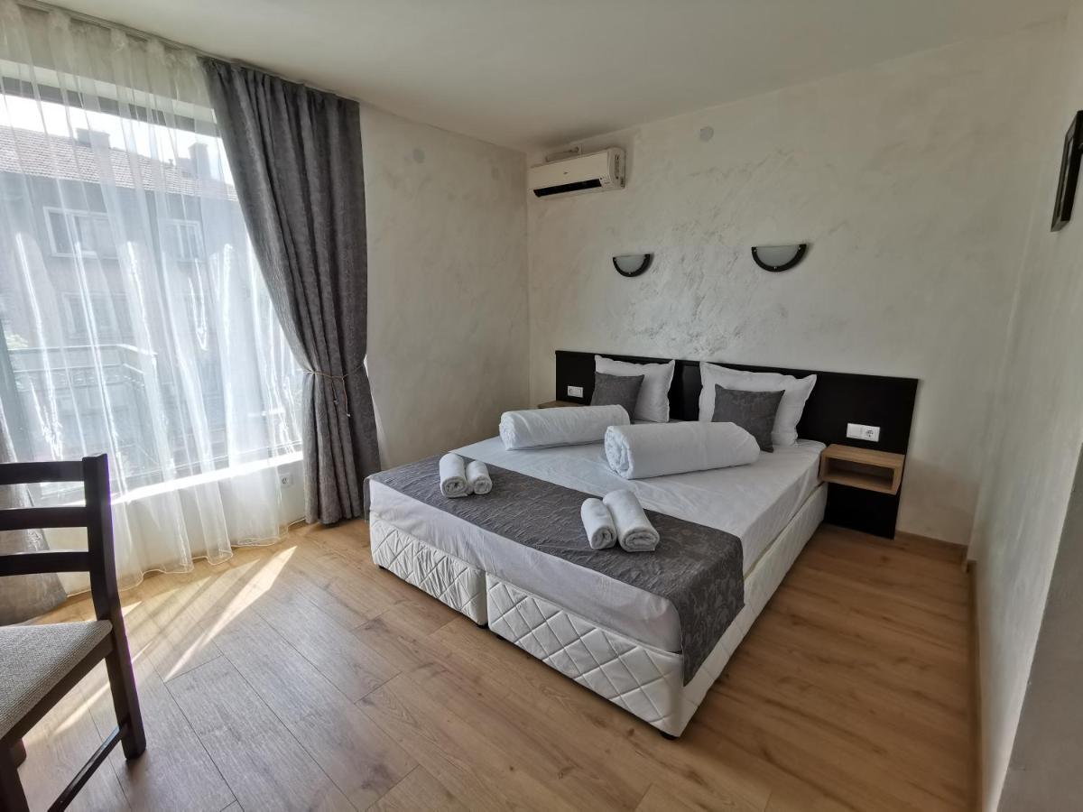 Hotel Swiss Шумен Экстерьер фото